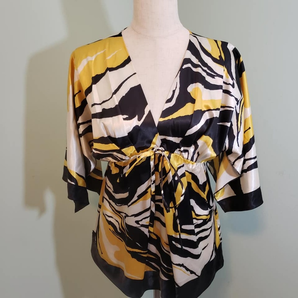 BCBG Black Yellow White V-Neck Kimono Top